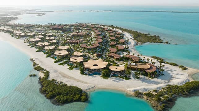 THE Red Sea Project combines the natural beauty of the Red Sea, its islands and beaches, and the surrounding desert environment with a new concept of luxury tourism founded on sustainability and environmental preservation.