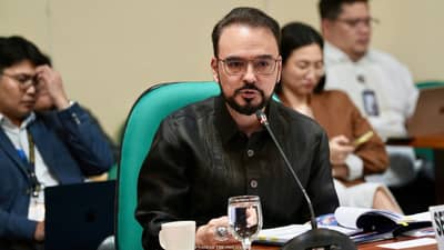 Senator Alan Cayetano came face-to-face with PRA officials on Tuesday, 22 September, as he protested what he called 'selective justice' of the agency by allegedly singling out Taguig for cease-and-desist orders.