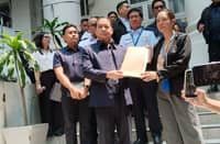 BOC Commissioner Ariel Nepomuceno (center) shows the complaint affidavit filed against the owner and representatives of an importer, and others in connection with misdeclared shipment hidden as 'chicken lollipops'. Alvin Murcia