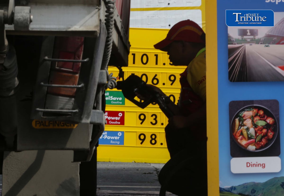FUEL PRICES SURGE ⛽
Motorists refuel at a Shell gas station in Quezon City on Tuesday, 22 September 2026, as major fuel price hikes take effect nationwide.
Diesel prices rose by P8.82 per liter, gasoline by P4.88 and kerosene by P6.47 amid tensions in the Middle East and a weaker peso. Diesel pump prices are expected to range from P96.53 to P110.82 per liter.
📷 Analy Labor