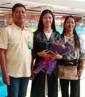 DAISYRIE with her parents, her biggest inspirations in life.