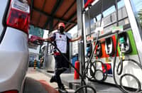 THE decline in fuel prices expected next week comes as global petroleum prices drop, with Saudi Arabia moving to keep crude exports flowing despite risks along major shipping routes, easing fears of a stretched squeeze in supplies.