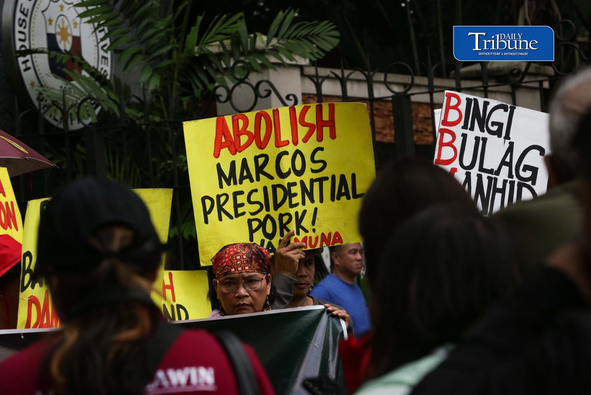 (September 23 2026) Militant groups hold a picket outside the House of Representatives in Quezon City on Wednesday, September 23, 2026, to condemn the railroading of the budget of the office of the President which highlights the malicious collusion of Malacanang and congress in embedding pork barrel and other anomalous items in the 2027 general appropriations bill. The House plenary was expected to tackle and approve the proposed budget despite calls from the groups for greater scrutiny of confidential funds and other allocations for the Office of the President. Photo/Analy Labor