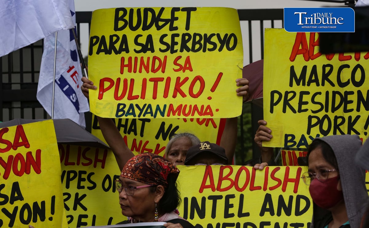 (September 23 2026) Militant groups hold a picket outside the House of Representatives in Quezon City on Wednesday, September 23, 2026, to condemn the railroading of the budget of the office of the President which highlights the malicious collusion of Malacanang and congress in embedding pork barrel and other anomalous items in the 2027 general appropriations bill. The House plenary was expected to tackle and approve the proposed budget despite calls from the groups for greater scrutiny of confidential funds and other allocations for the Office of the President. Photo/Analy Labor