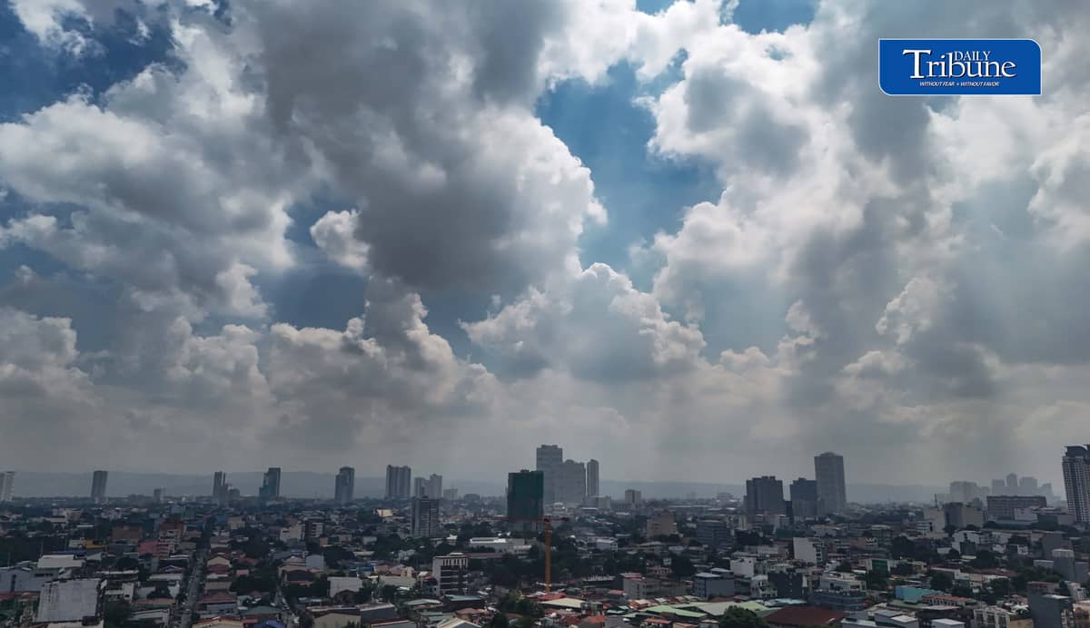 CLEAR SKIES DESPITE QUEENIE
Metro Manila experiences clear to partly cloudy skies as seen from Quezon City on Thursday, 24 September 2026.
Tropical Storm Surigae entered the Philippine Area of Responsibility at 7 a.m. and was given the local name “Queenie,” becoming the 17th tropical cyclone to enter PAR this year. PAGASA said the storm was not expected to directly affect most of the country over the next three days.
PAGASA has also warned that the ongoing El Niño could intensify into a “very strong” event before the end of 2026 and persist through the first half of 2027.
Photo by Analy Labor