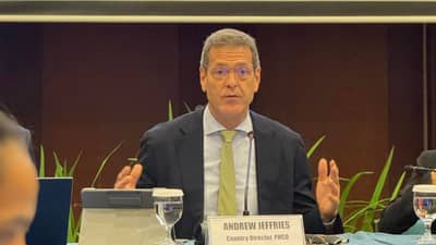 Asian Development Bank (ADB) Country Director for the Philippines Andrew Jeffries speaks at a press conference at the multilateral lender’s Mandaluyong headquarters on Wednesday morning.