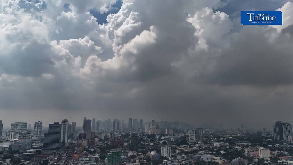 CLEAR SKIES DESPITE QUEENIE
Metro Manila experiences clear to partly cloudy skies as seen from Quezon City on Thursday, 24 September 2026.
Tropical Storm Surigae entered the Philippine Area of Responsibility at 7 a.m. and was given the local name “Queenie,” becoming the 17th tropical cyclone to enter PAR this year. PAGASA said the storm was not expected to directly affect most of the country over the next three days.
PAGASA has also warned that the ongoing El Niño could intensify into a “very strong” event before the end of 2026 and persist through the first half of 2027.
Photo by Analy Labor