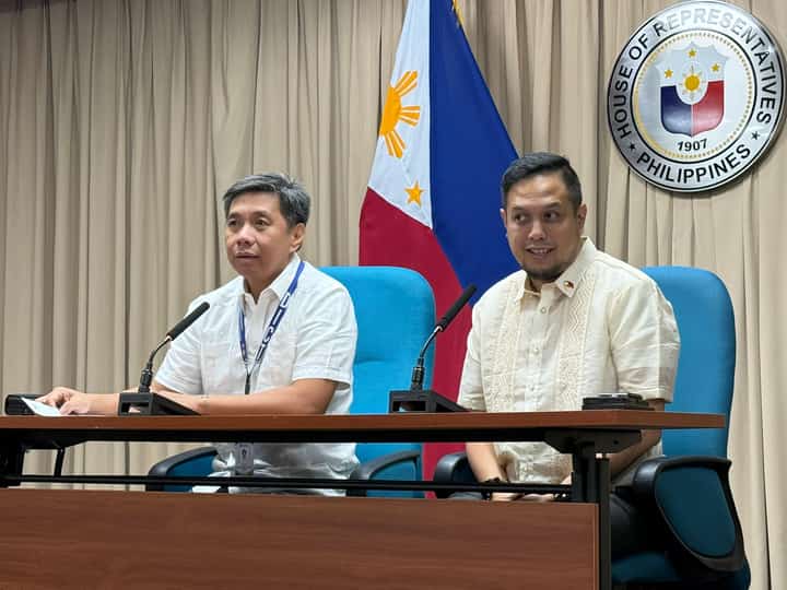 DICT Secretary Henry Aguda (left) and CICC Executive Director Aboy Paraiso (right) conducted a press conference at the House of Representatives on Thursday, 23 September, announcing its decision to lift its ban on messaging platform, Discord.