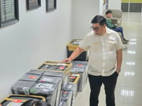DPWH Davao chief brings 10 boxes of records to NBI flood control probe