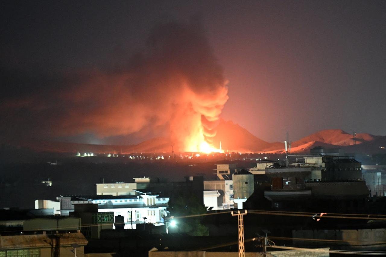 Pakistan confirms Afghan strikes 