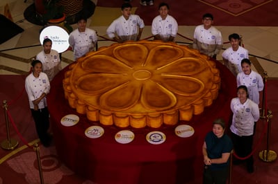 Giant Mooncake