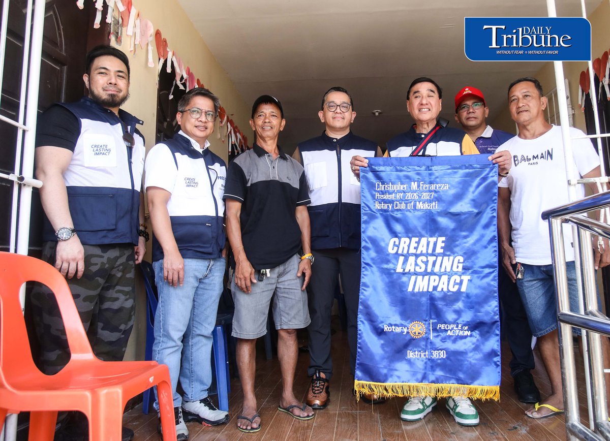 Members of the Rotary Club of Makati Hope Mission, led by club president Chris Ferareza, distribute food packs, sleeping mats, blankets and bottled water to 200 flood-affected families in Calumpit, Bulacan, on Friday, 25 September 2026.
Several families continue to struggle as their homes remain submerged following days of heavy rain. | Analy Labor