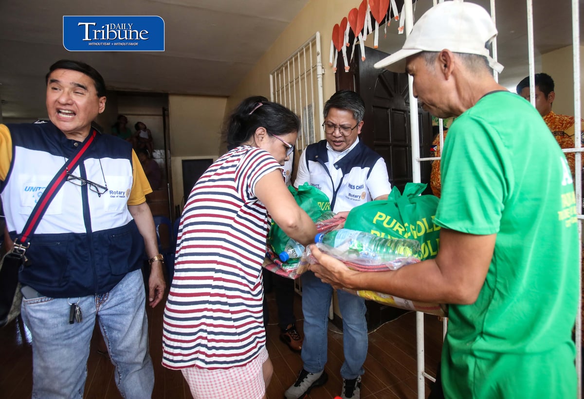 (September 25 2026) The Rotary Club of Makati Hope Mission team, led by club president Chris Ferareza, distributes food packs, mats, blankets, and bottled water to 200 flood-affected families in Calumpit, Bulacan, in response to the families seeking assistance and their house remain submerge of floodwater, due to recently heavy continuous rain and their families continue to struggle. Photo/Analy Labo