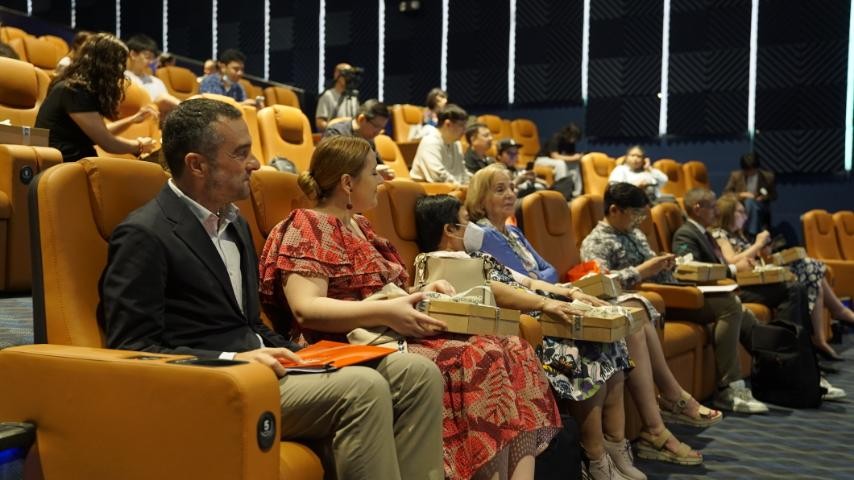 Película> pelikula showcases diverse voices 