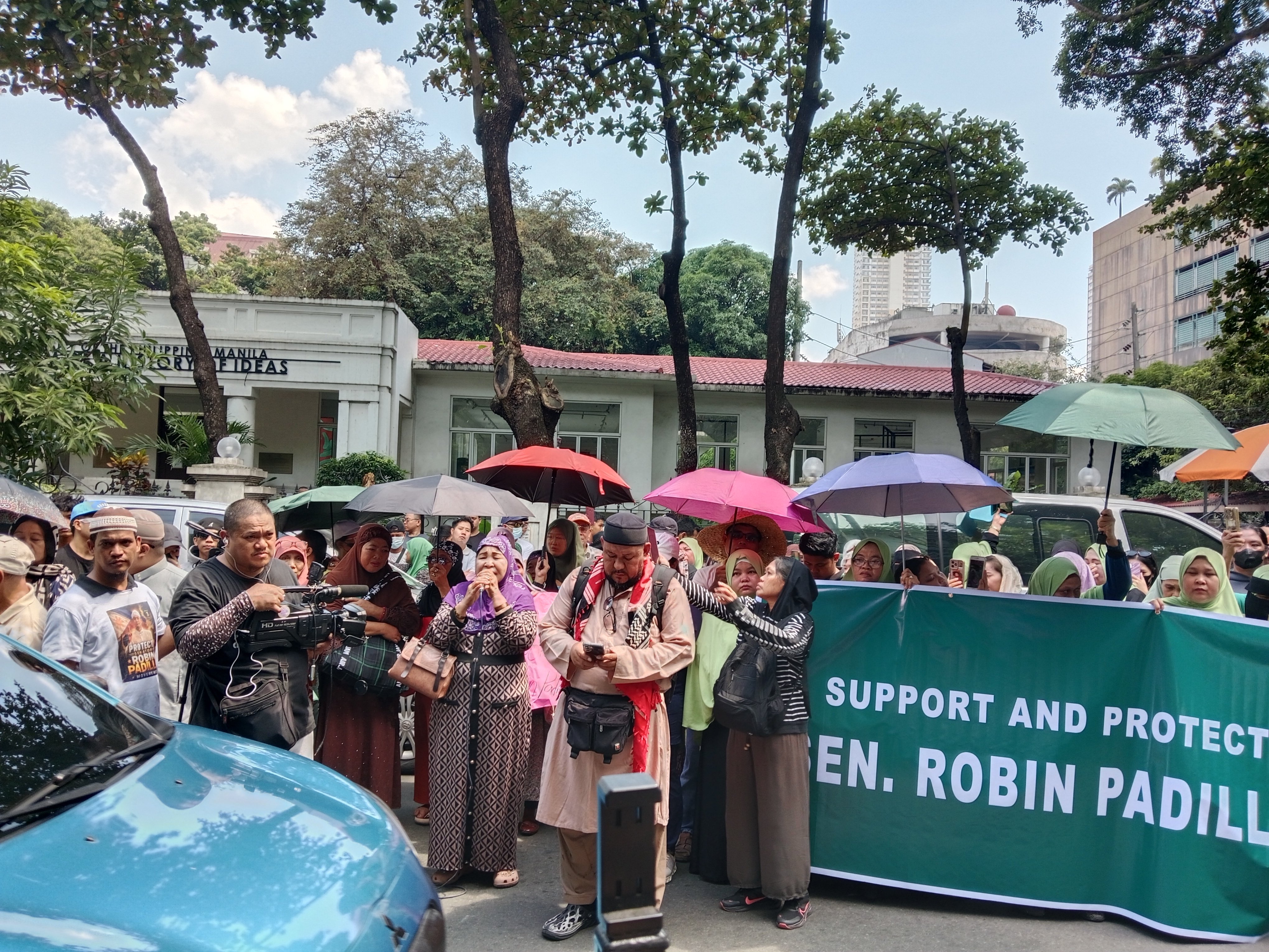 Muslim supporters rally for Padilla outside DOJ