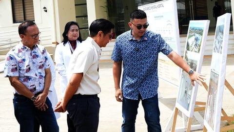 Marcos inspects rebuilt Guiuan hospital