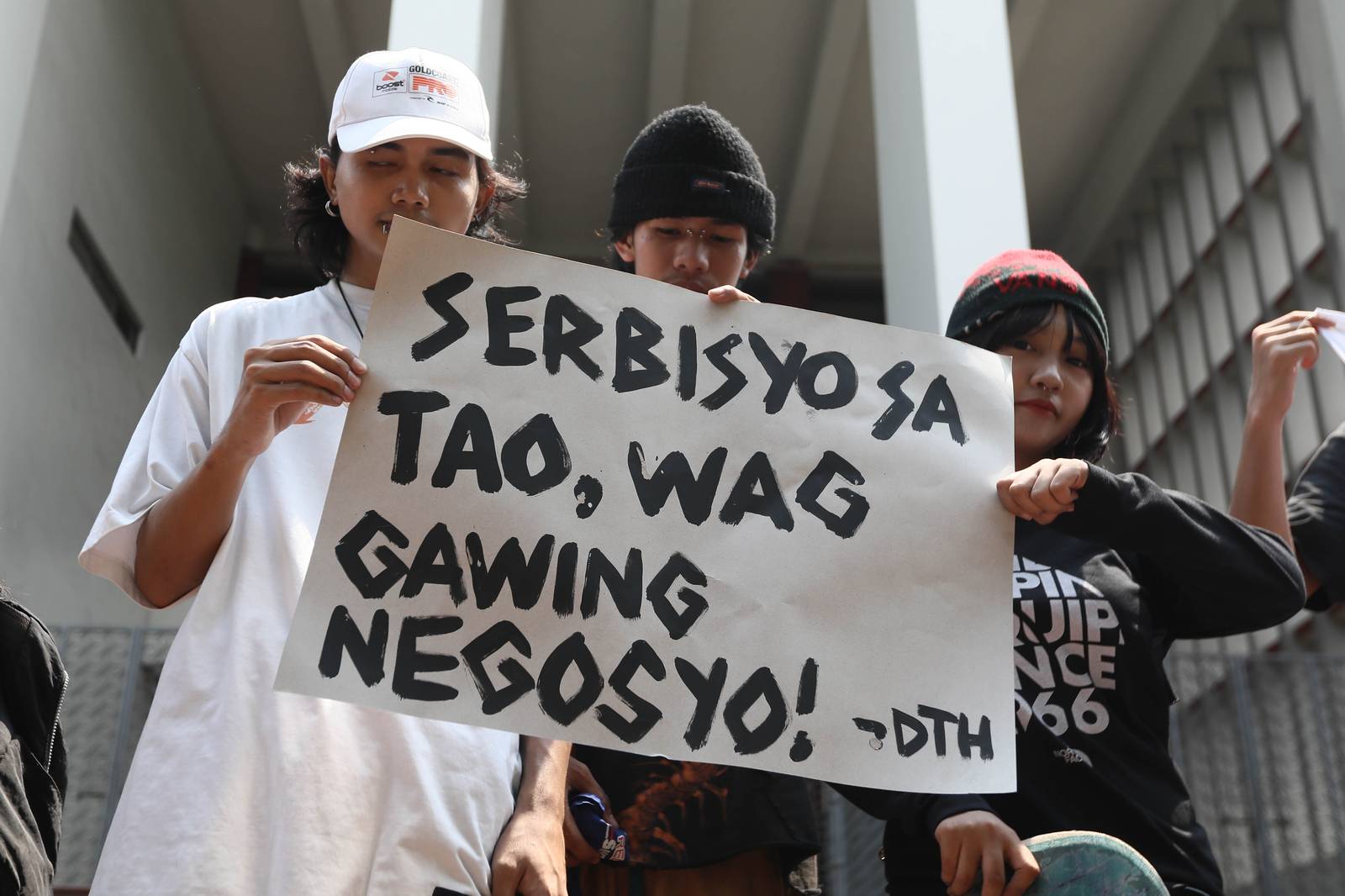 Progressive sports enthusiasts from Skaters United and Defend the Hood staged a protest in front of Palma Hall at UP Diliman, Quezon City, on Saturday, 26 September, to raise concerns over adequate housing and accessible sports facilities in the country.

According to the skaters, many of them live in informal settlements at risk of demolition to make way for businesses. They also called for skate parks to be made more accessible to the general public.

University authorities stopped the protest, prompting the skaters to proceed to Vinzons Hall to continue expressing their concerns. | Aram Lascano for DAILY TRIBUNE