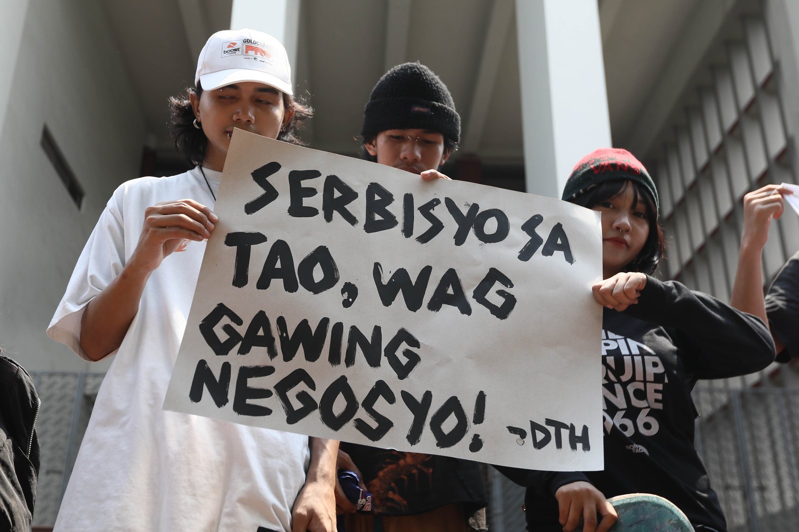 Progressive sports enthusiasts from Skaters United and Defend the Hood staged a protest in front of Palma Hall at UP Diliman, Quezon City, on Saturday, 26 September, to raise concerns over adequate housing and accessible sports facilities in the country.

According to the skaters, many of them live in informal settlements at risk of demolition to make way for businesses. They also called for skate parks to be made more accessible to the general public.

University authorities stopped the protest, prompting the skaters to proceed to Vinzons Hall to continue expressing their concerns. | Aram Lascano for DAILY TRIBUNE