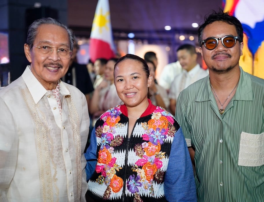 Ramon Orlina, Ayni Nuyda and Artu Nepomuceno.