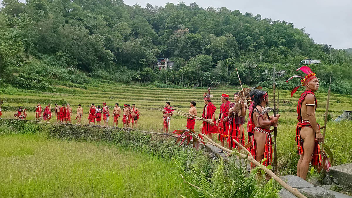 THE Hapao contingent starts their trek to the Hapao River for Punnuk.