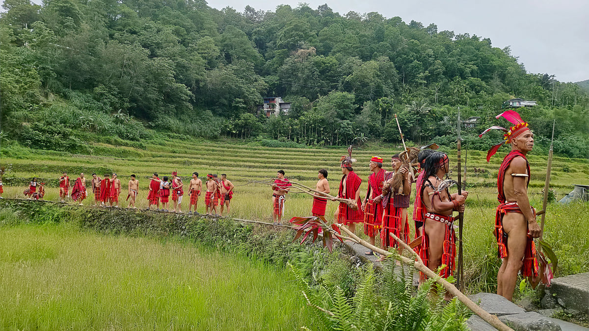THE Hapao contingent starts their trek to the Hapao River for Punnuk.