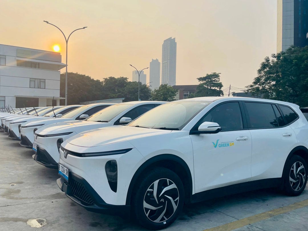 Green SM launches 6-seat electric taxi