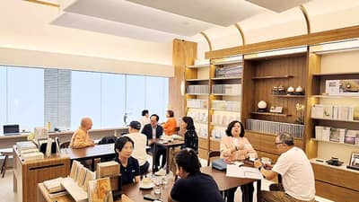 THE first Jing Si Books & Café in Hong Kong is located in Central, the financial district of the international city.