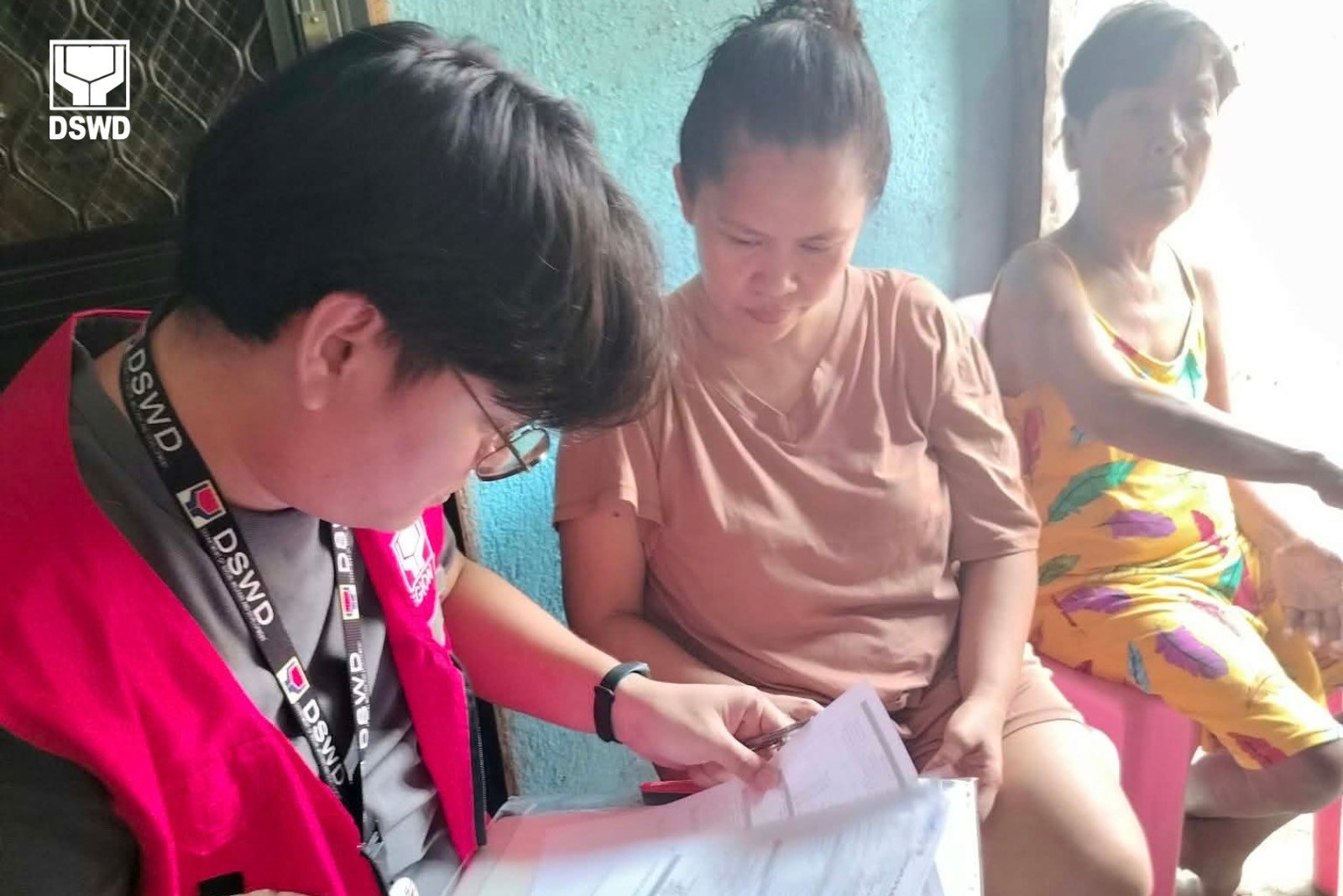 DSWD provides P50,000 cash assistance to Veloso family
