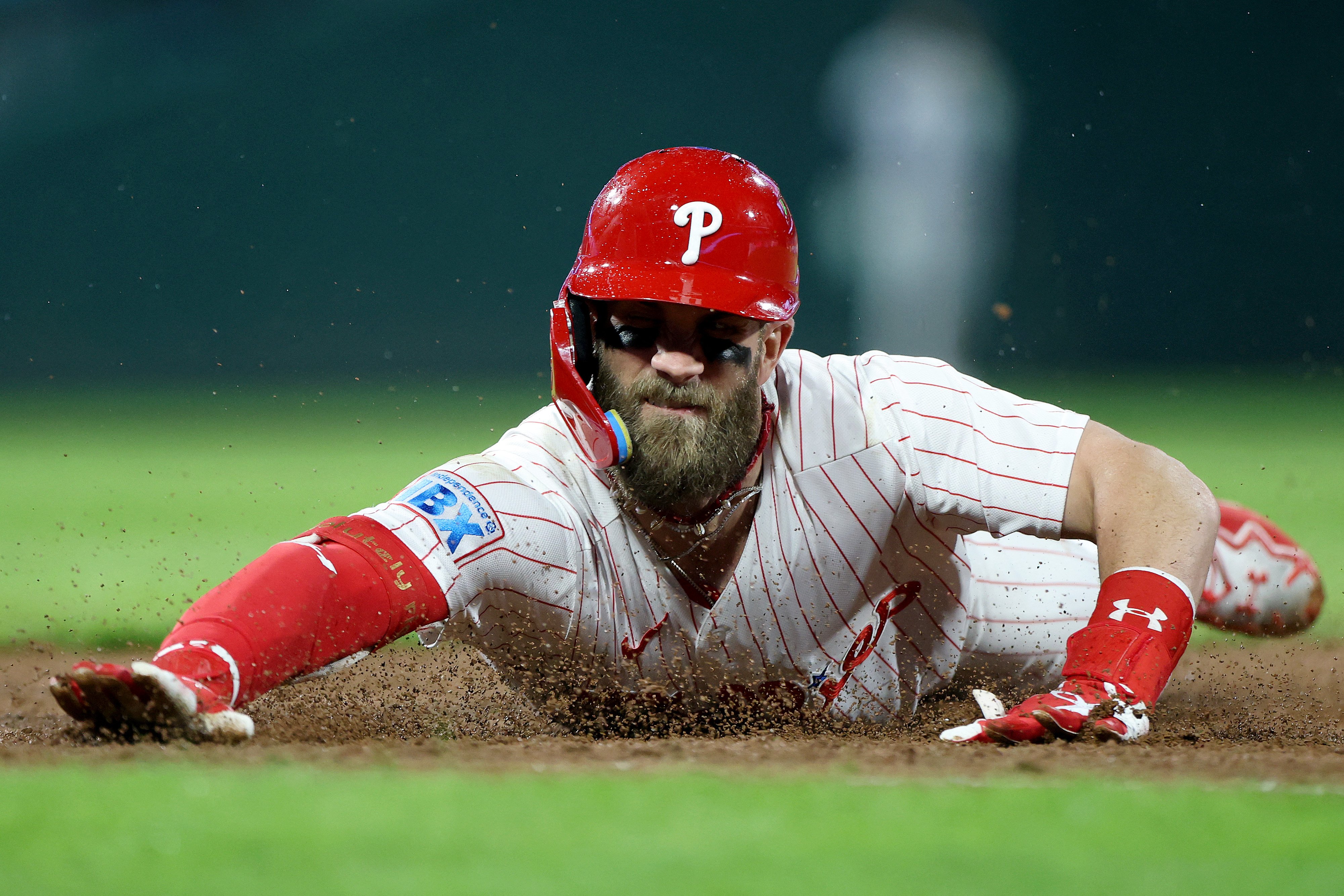 Harper, Sosa lift Phillies to playoffs