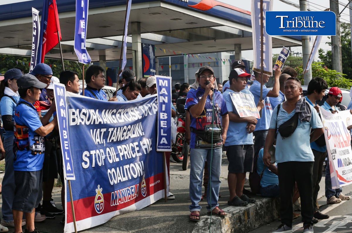 (September 28 2026) Members of Manibela stage a protest during their first Day of the three days transport strike, on Monday September 28 2026, the group demand the removal of excise tax and value-added tax on petroleum products. Photo/Analy Labor