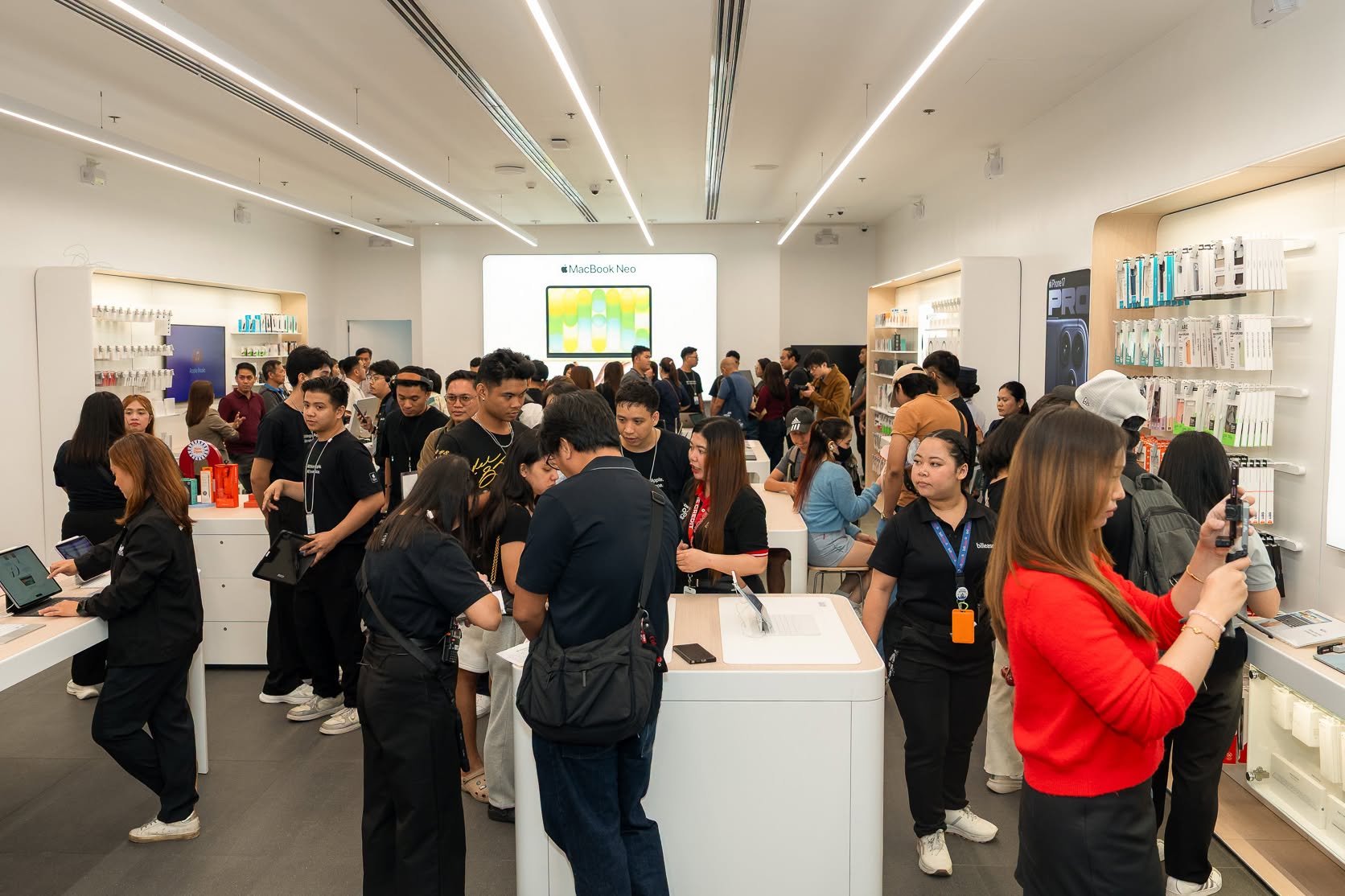 Power Mac Center upgrades SM Aura branch to Apple Premium Partner store