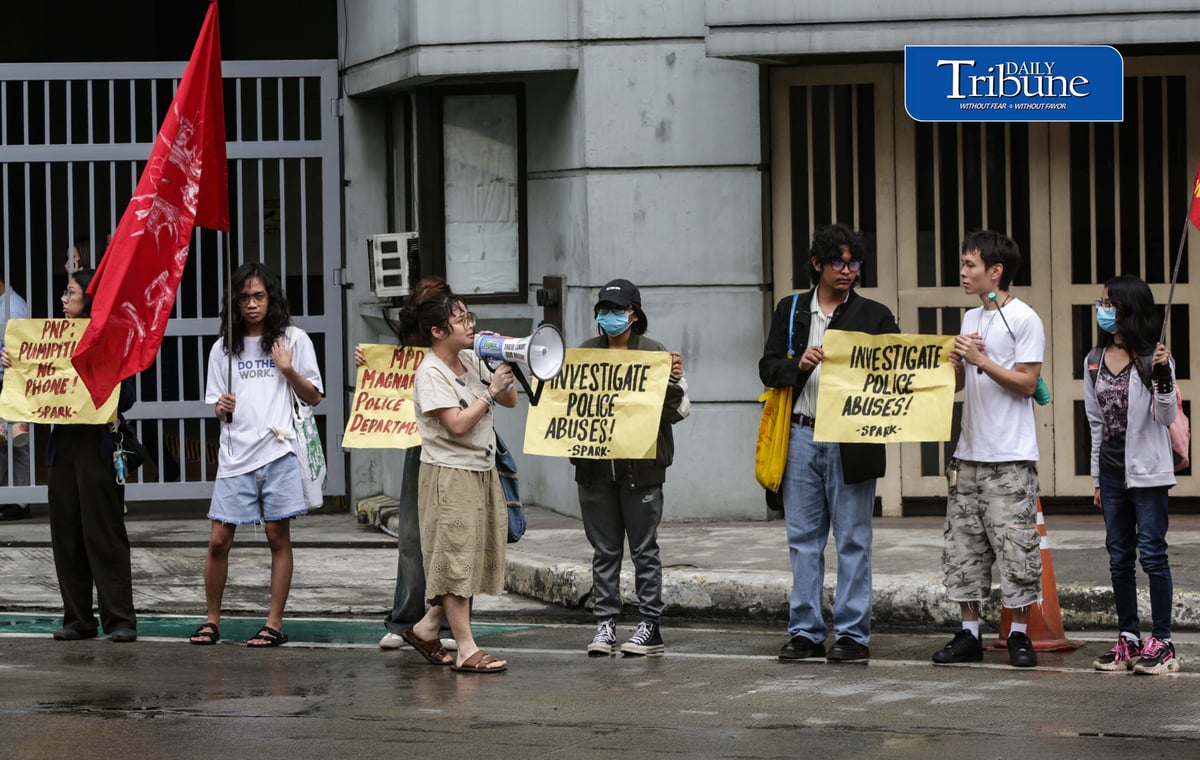 Members of the Samahan ng Progresibong Kabataan (SPARK) hold a picket outside the National Police Commission headquarters along EDSA in Quezon City on Monday, 28 September 2026, to protest the alleged confiscation of student activists’ phones and other alleged abuses by Manila police during the 21 September demonstrations. | Analy Labor