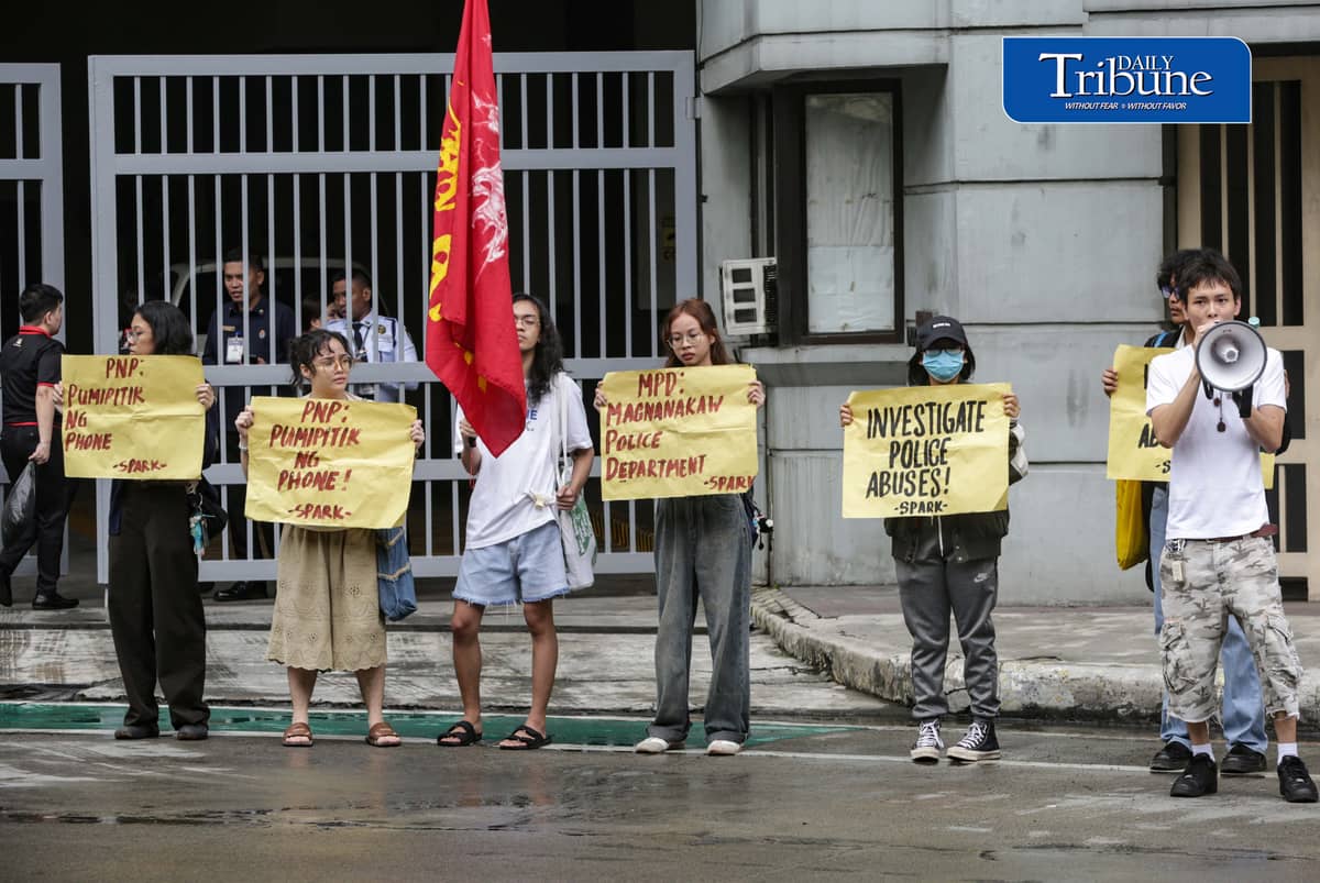 Members of the Samahan ng Progresibong Kabataan (SPARK) hold a picket outside the National Police Commission headquarters along EDSA in Quezon City on Monday, 28 September 2026, to protest the alleged confiscation of student activists’ phones and other alleged abuses by Manila police during the 21 September demonstrations. | Analy Labor