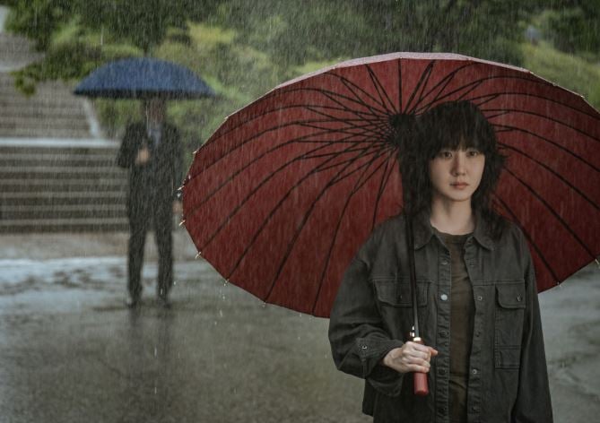Park Eunbin goes dark in Emmy-nominated ‘Hyper Knife’