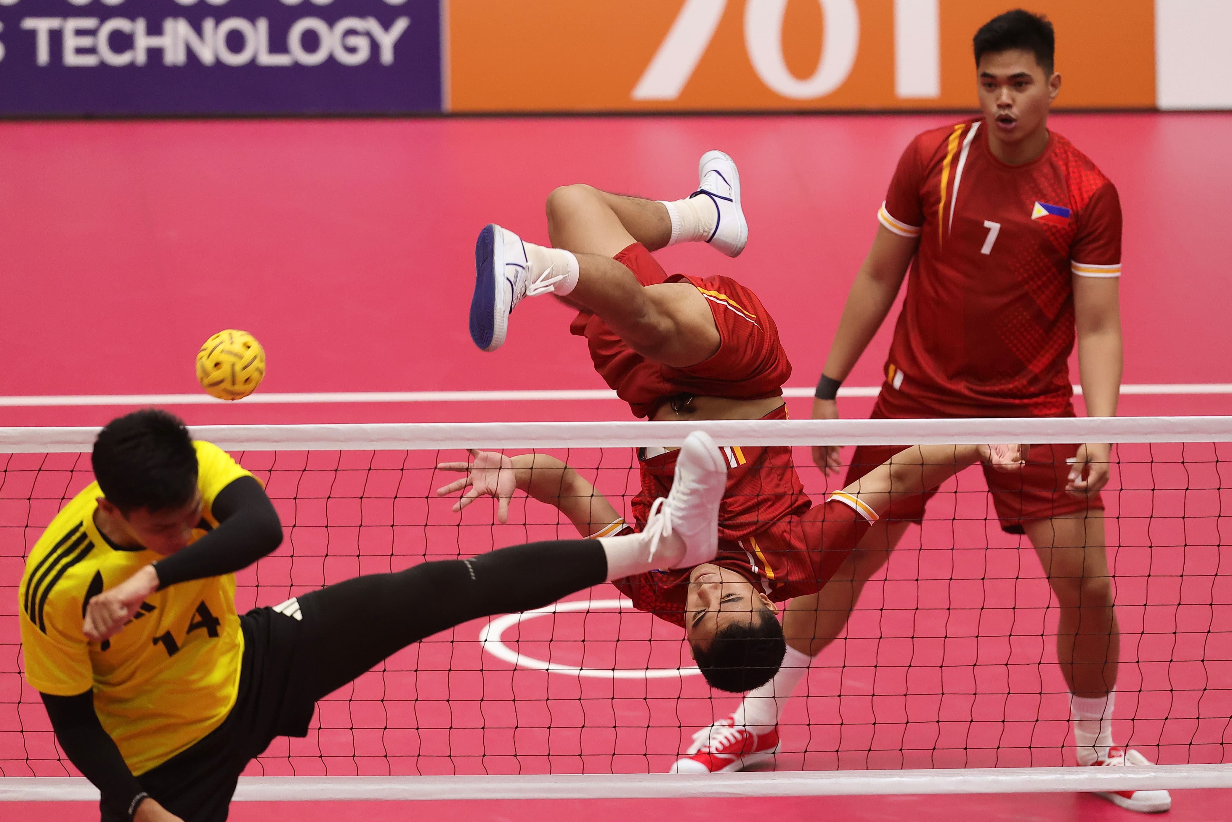 DAMPENED HOPES: Filipinos settle for bronzes in rainy Nagoya