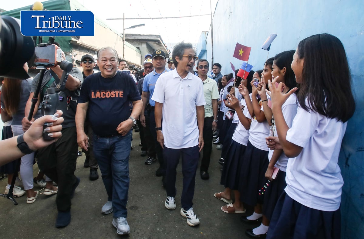 (September 29 2026) DPWH Secretary Vince Dizon along with delegates from Netherlands inspect the Nature-Based coastal protection project at Pamarawan, Malolos Bulacan on Tuesday September 29 2026. The project uses interlocking bamboo and cribbing to reduce incoming wave energy to the shoreline. Oyster bags and sediment traps capture drifting mud and sand, gradually raising the low-lying seabed while encouraging natural oyster reef recovery and creating localized aquatic habitats. The project was developed by Dutch engineering firm Haskoning in partnership with the Malolos City government. Photo/Analy Labor