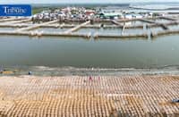 NATURE-BASED DEFENSE VS FLOODING, EROSION
An aerial view shows the Philippines’ first nature-based coastal protection pilot project in Barangay Pamarawan, Malolos City, Bulacan, on Tuesday, 29 September 2026.
The project uses interlocking bamboo frames and cribbing to reduce wave energy and trap sediments along the shoreline, while oyster bags and sediment traps help raise the seabed and support oyster reef recovery and aquatic habitats.
The initiative was developed by Dutch engineering firm Haskoning in partnership with the Malolos City government. | Analy Labor