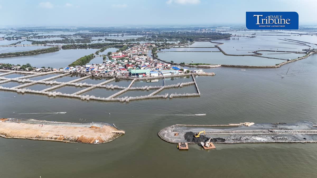 NATURE-BASED DEFENSE VS FLOODING, EROSION
An aerial view shows the Philippines’ first nature-based coastal protection pilot project in Barangay Pamarawan, Malolos City, Bulacan, on Tuesday, 29 September 2026.
The project uses interlocking bamboo frames and cribbing to reduce wave energy and trap sediments along the shoreline, while oyster bags and sediment traps help raise the seabed and support oyster reef recovery and aquatic habitats.
The initiative was developed by Dutch engineering firm Haskoning in partnership with the Malolos City government. | Analy Labor