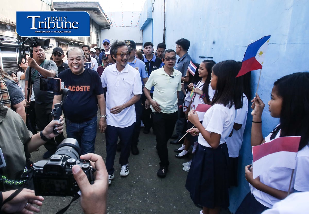 (September 29 2026) DPWH Secretary Vince Dizon along with delegates from Netherlands inspect the Nature-Based coastal protection project at Pamarawan, Malolos Bulacan on Tuesday September 29 2026. The project uses interlocking bamboo and cribbing to reduce incoming wave energy to the shoreline. Oyster bags and sediment traps capture drifting mud and sand, gradually raising the low-lying seabed while encouraging natural oyster reef recovery and creating localized aquatic habitats. The project was developed by Dutch engineering firm Haskoning in partnership with the Malolos City government. Photo/Analy Labor