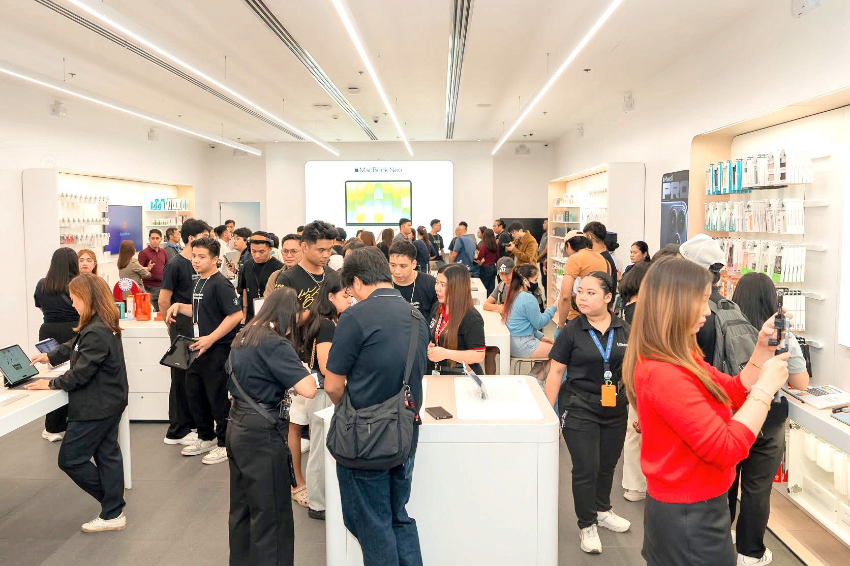 Power Mac Center upgrades SM Aura branch