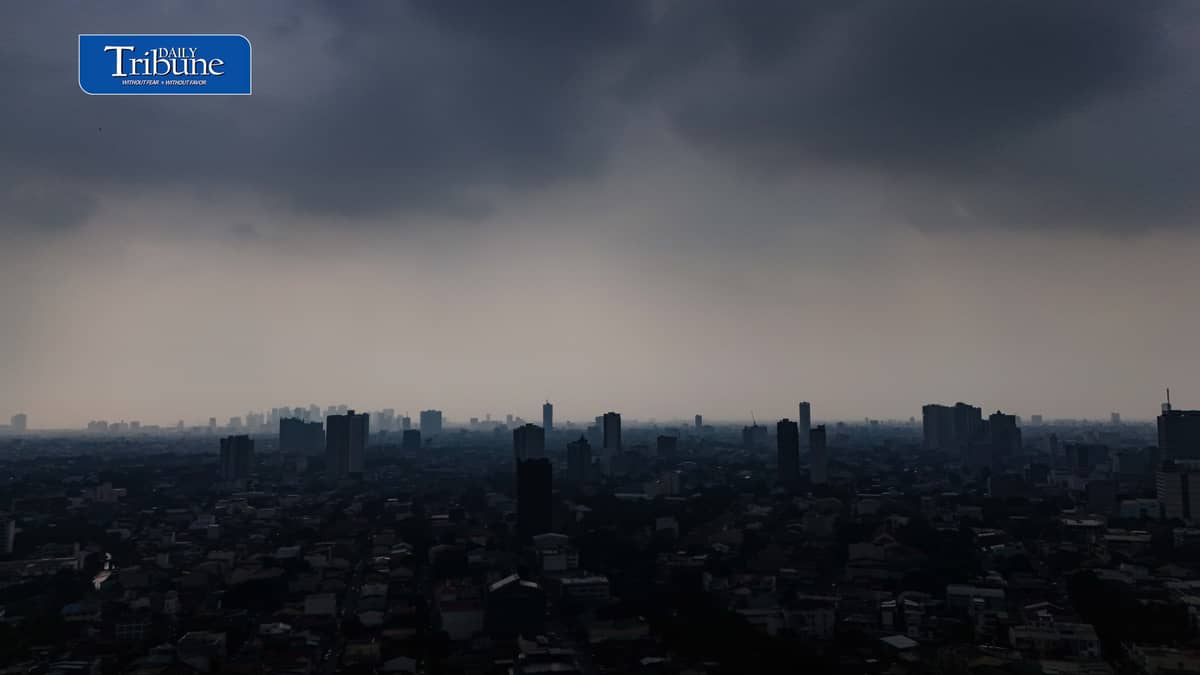 (September 30 2026) Dark clouds bringing heavy rain were seen from Quezon City on Wednesday, September 30, 2026. According to Pagasa three to six more tropical cyclones are expected to enter the Philippine Area of ​​Responsibility (PAR) from October to December. While a “very strong” El Niño is starting and may continue until the first half of 2027. Photo/Analy Labor