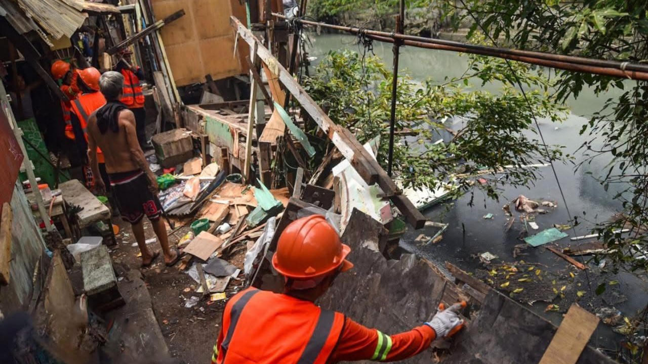 DSWD relocates 49 tunnel-dwelling Manila families