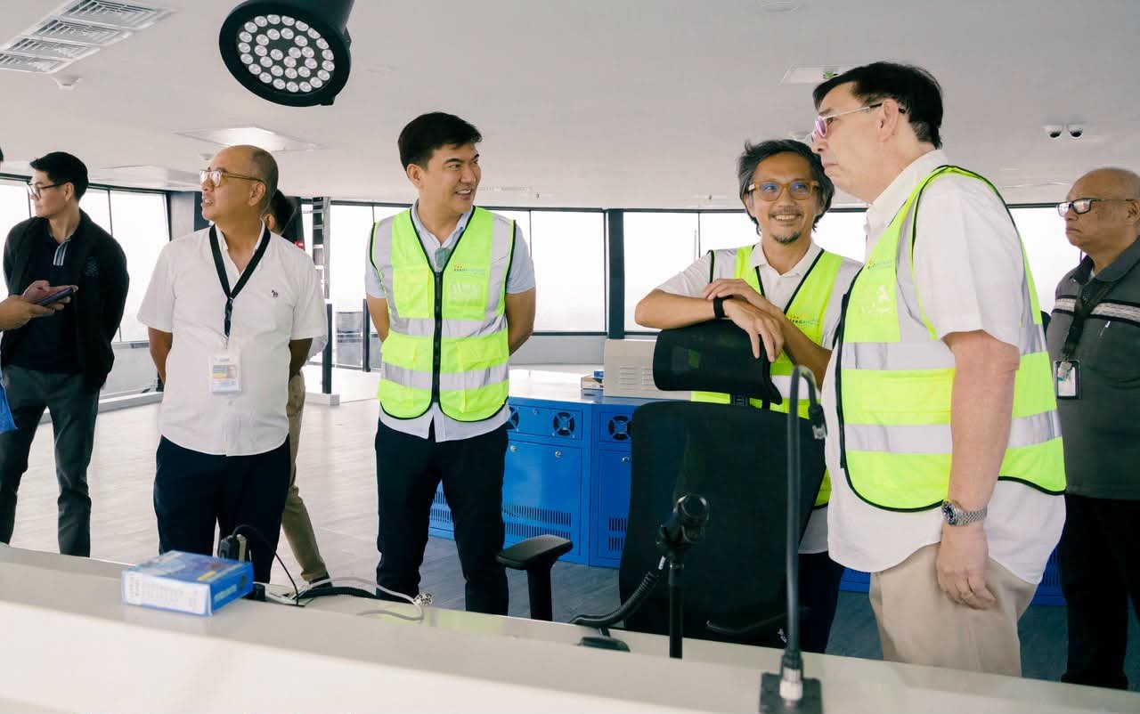 Recto inspects new Clark Airport Control Tower