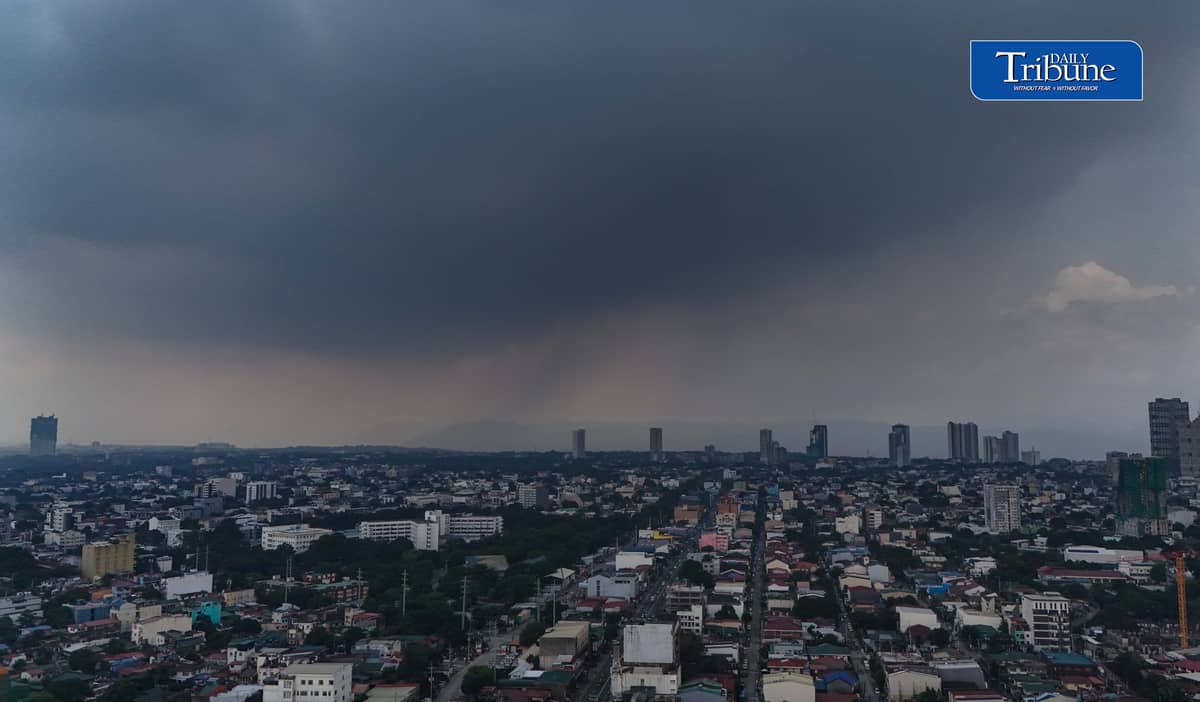 (September 30 2026) Dark clouds bringing heavy rain were seen from Quezon City on Wednesday, September 30, 2026. According to Pagasa three to six more tropical cyclones are expected to enter the Philippine Area of ​​Responsibility (PAR) from October to December. While a “very strong” El Niño is starting and may continue until the first half of 2027. Photo/Analy Labor