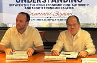 PEZA director general Tereso O. Panga (right) and Aboitiz Economic Estates president and CEO Rafael Fernandez de Mesa during the signing of the PEZA and Aboitiz Economic Estates EaseBiz partnership agreement in Pasay City.