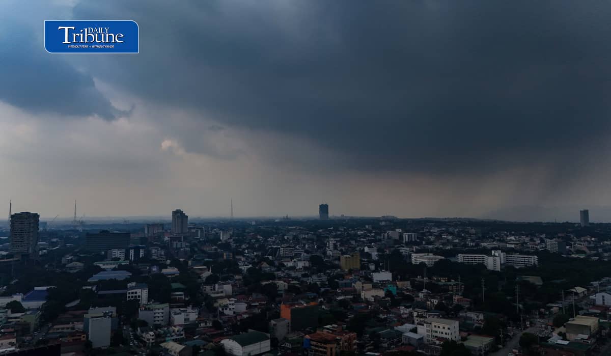 (September 30 2026) Dark clouds bringing heavy rain were seen from Quezon City on Wednesday, September 30, 2026. According to Pagasa three to six more tropical cyclones are expected to enter the Philippine Area of ​​Responsibility (PAR) from October to December. While a “very strong” El Niño is starting and may continue until the first half of 2027. Photo/Analy Labor