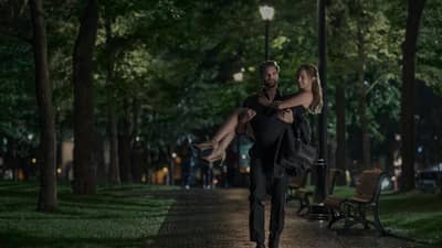 TOM Bateman and Lili Reinhart in ‘The Love Hypothesis.’