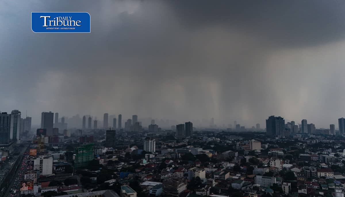 (September 30 2026) Dark clouds bringing heavy rain were seen from Quezon City on Wednesday, September 30, 2026. According to Pagasa three to six more tropical cyclones are expected to enter the Philippine Area of ​​Responsibility (PAR) from October to December. While a “very strong” El Niño is starting and may continue until the first half of 2027. Photo/Analy Labor