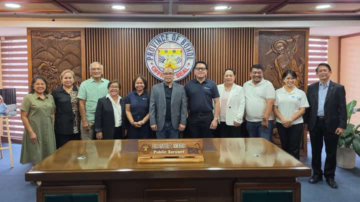 ABOITIZ InfraCapital first vice president and head of Corporate Affairs Christopher Camba and AIC Airports head of Tourism and Destination Marketing Blessie Cruz meet with Bohol Governor Erico Aristotle ‘Aris’ Aumentado and tourism industry stakeholders to discuss opportunities to strengthen the province’s tourism sector, connectivity and destination development.