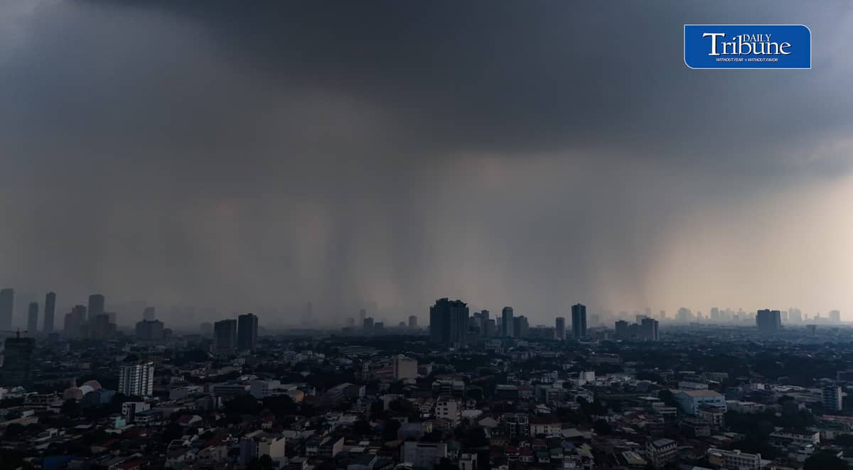 (September 30 2026) Dark clouds bringing heavy rain were seen from Quezon City on Wednesday, September 30, 2026. According to Pagasa three to six more tropical cyclones are expected to enter the Philippine Area of ​​Responsibility (PAR) from October to December. While a “very strong” El Niño is starting and may continue until the first half of 2027. Photo/Analy Labor